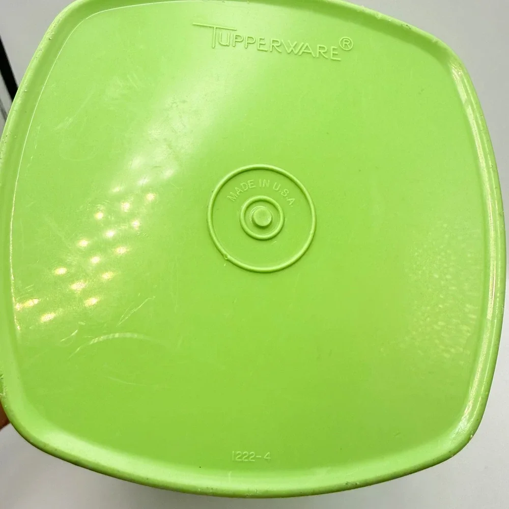 Vintage Tupperware Lime Green Servalier Canister 1222-4 Sunburst Lid 9.25 Inch